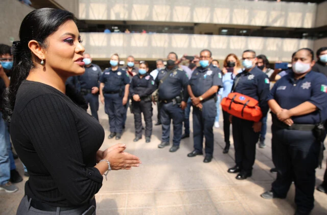 Kadın belediye başkanı askeri üste yaşamaya başladı! Meksika'da sular durulmuyor