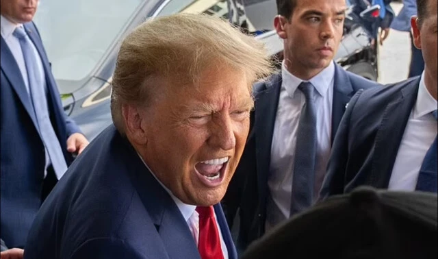 Trump 37 suçlamayla yargılandı! Davanın ardından gittiği restoranda herkese yemek ısmarladı