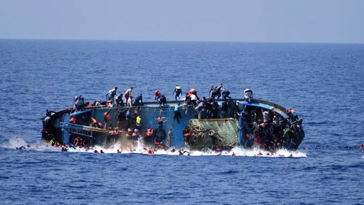 Yunanistan&#039;da facia! Göçmenleri taşıyan gemi battı: 17 ölü