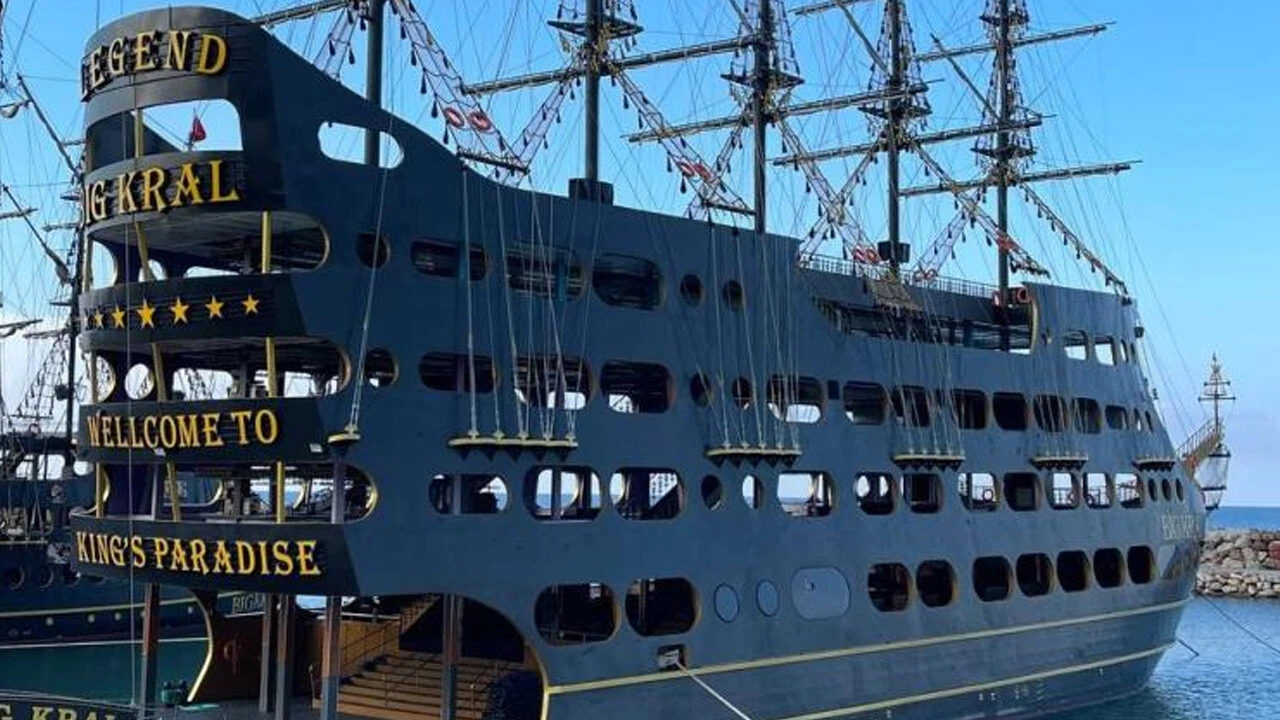 Buna tekne demeye bin şahit ister! Adeta yüzen bir bina: Antalya'da 200 milyon TL'lik tekne sezonu açtı