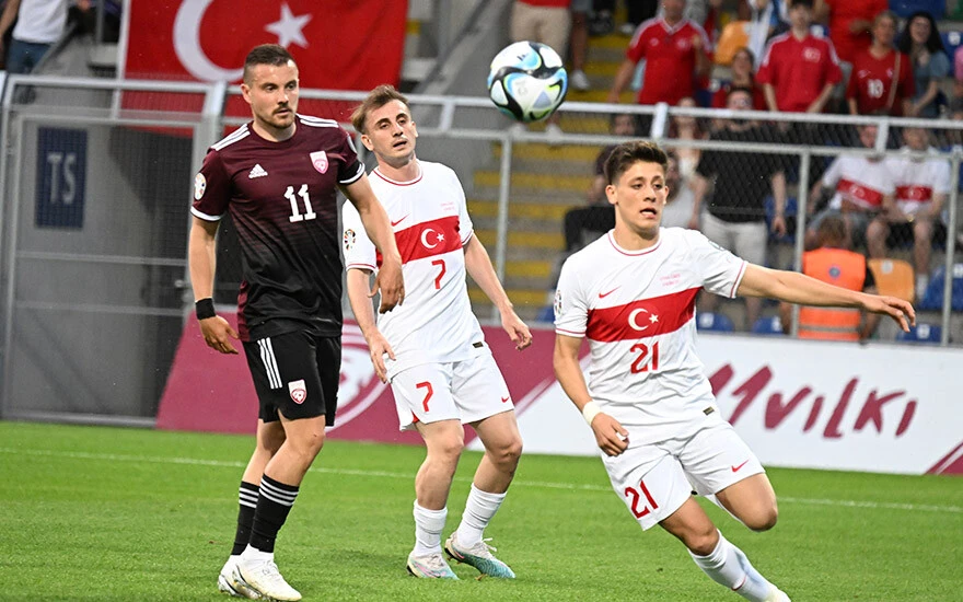 A Milli Takım Letonya karşısında son dakikada güldü: İrfan Can Kahveci skoru 3-2 yaptı