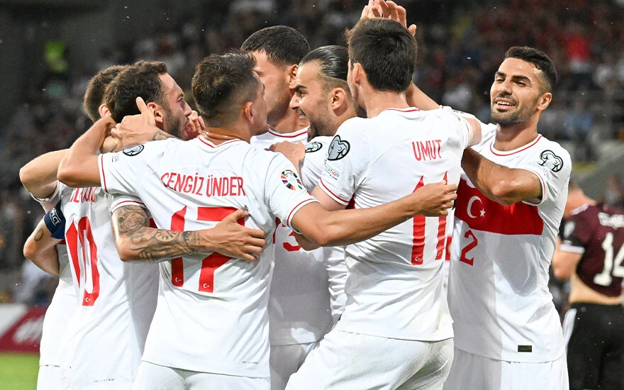 A Milli Takım Letonya karşısında son dakikada güldü: İrfan Can Kahveci skoru 3-2 yaptı