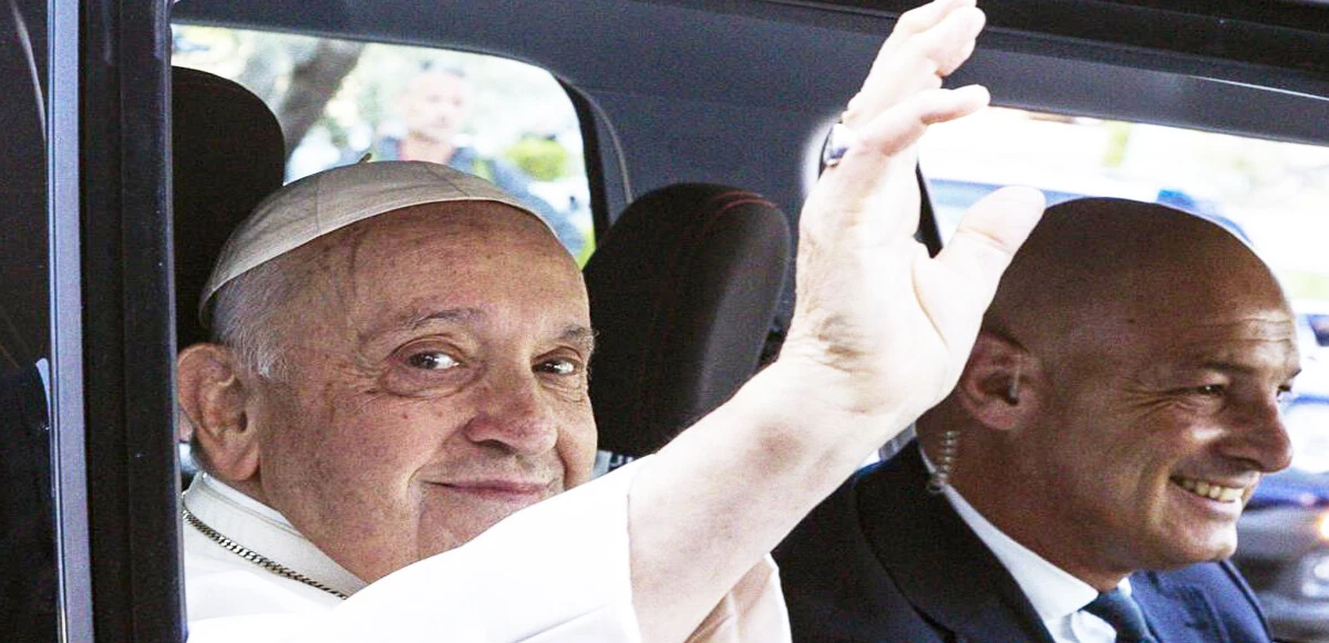 Ameliyata alınan Papa Francis, taburcu edildi! İlk sözü 