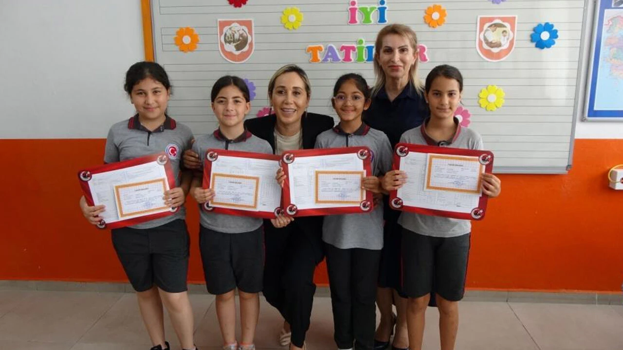 Karne gününde tesadüfün böylesi... 4 öğrencinin de adı aynı