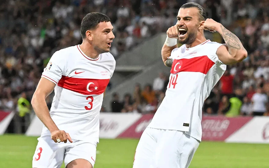 A Milli Takım Letonya karşısında son dakikada güldü: İrfan Can Kahveci skoru 3-2 yaptı