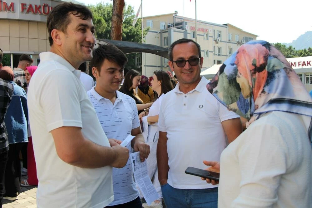 Eğitimin yaşı olmaz! Aile boyu sınava girdiler…