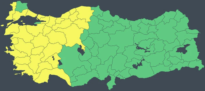 İstanbul sağanak yağışa teslim! Gece boyunca şimşekler çaktı, Meteoroloji 29 kenti uyardı