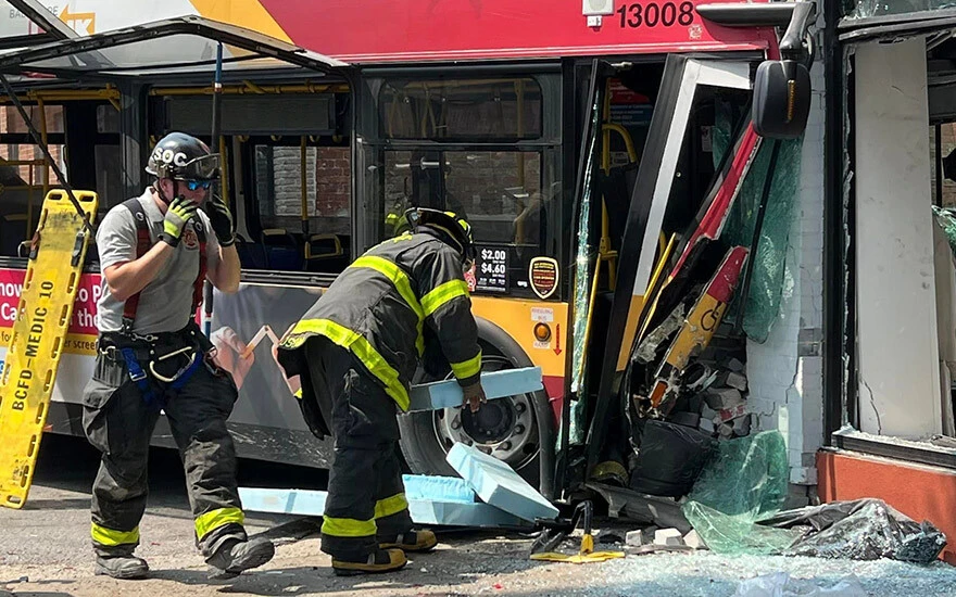 ABD’de otobüs kazası: 17 yaralı