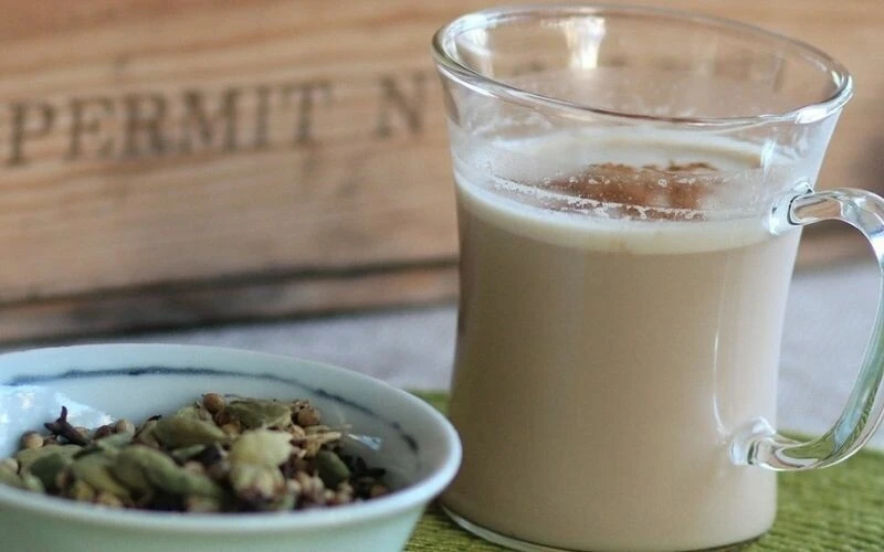 Gaz ve şişkinlikten 1 haftada kurtaran çay! Günde 1 fincan içmek göbeği mum gibi eritiyor