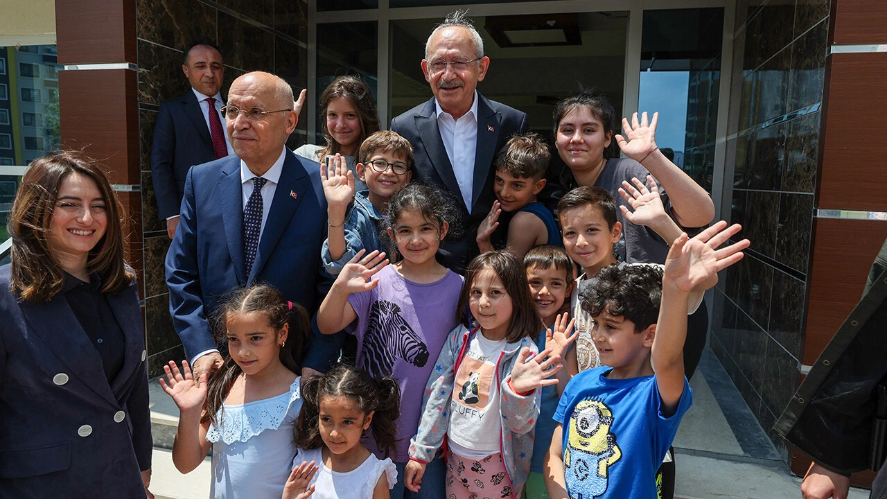 CHP lideri Kılıçdaroğlu, Babalar Günü'nde deprem bölgesini ziyaret etti