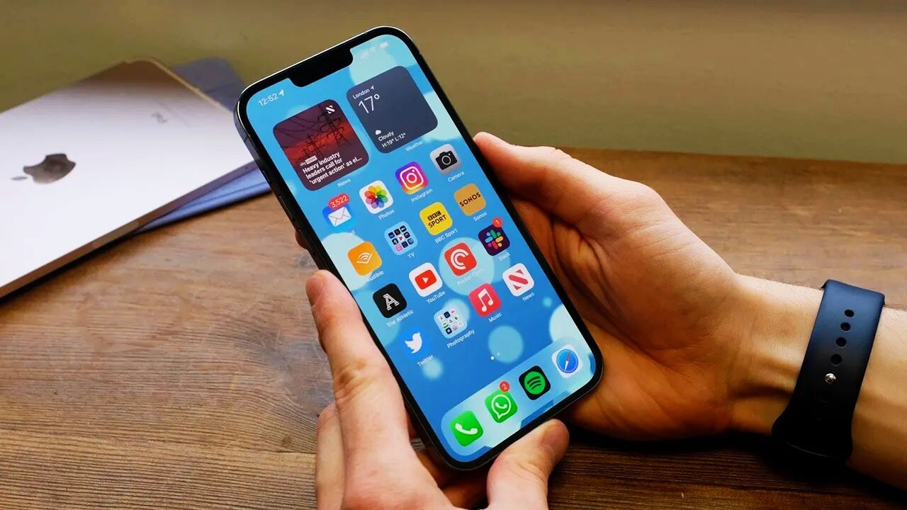 iPhone&#039;a bomba yenilik geldi... Yeni güncellemeyle gözlerinizi koruyacak