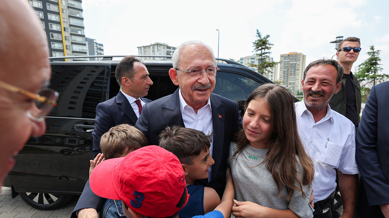 CHP lideri Kılıçdaroğlu, Babalar Günü&#039;nde deprem bölgesini ziyaret etti