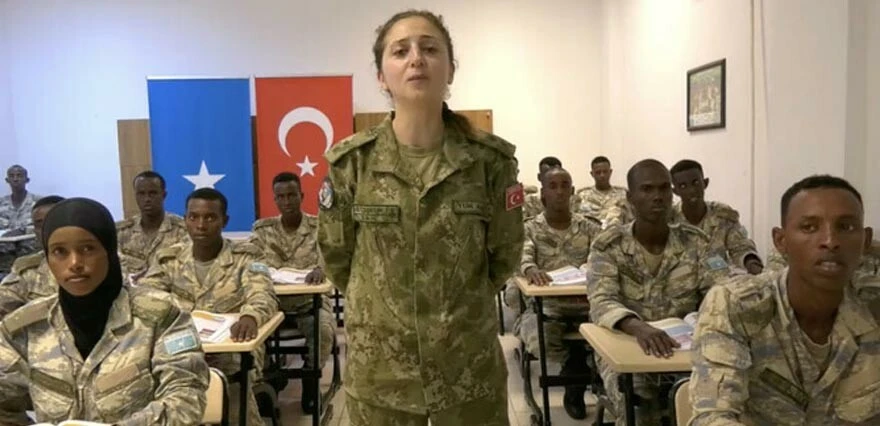 Başkalarının çocukları gülsün diye daima görevde! Mehmetçik’ten duygulandıran Babalar Günü kutlaması…