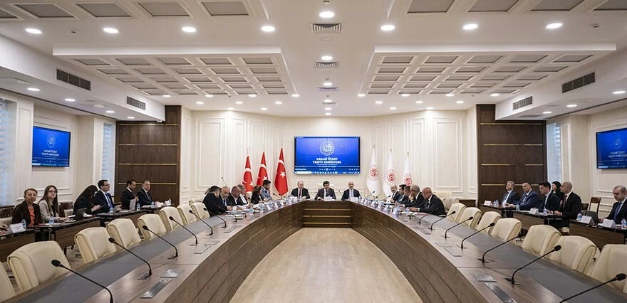 Son dakika! Asgari ücrete ara zamda ikinci randevu! Toplantı sonrası Bakan Işıkhan'dan açıklama...