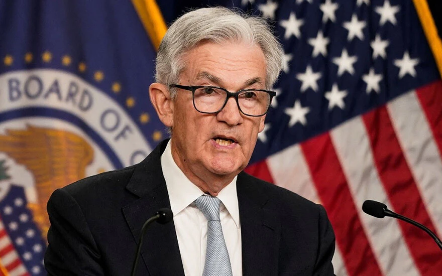Dolar güçlü, altın baskı altında! FED belirsizliği piyasaları telaşlandırıyor