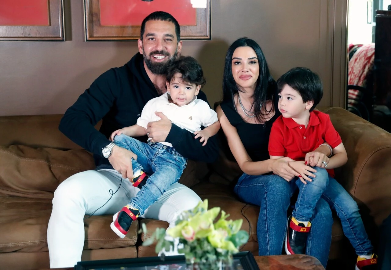 Kalabalık aile sevdiğini söylemişti… Arda Turan’dan müjdeli haber geldi!
