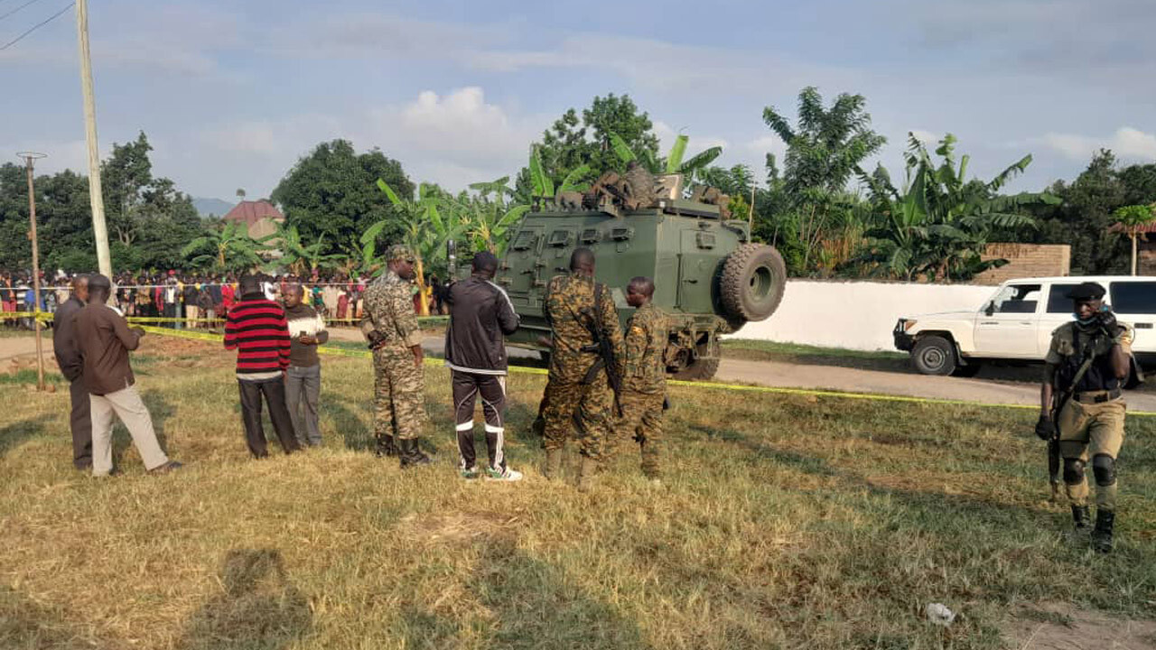 Uganda&#039;daki okul saldırısında korkunç detaylar: Kızlar palayla öldürüldü erkekler ateşe verildi