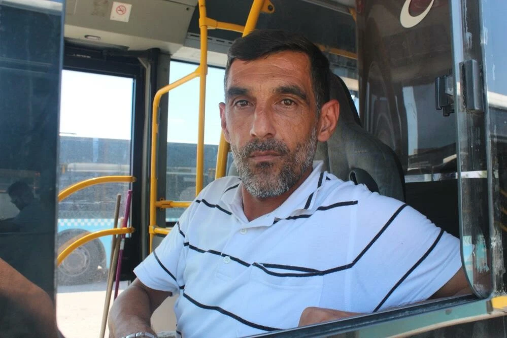 Antalya’da Halk otobüsünde dehşet anlar yaşandı! Ekmek bıçağıyla şoföre saldırdı