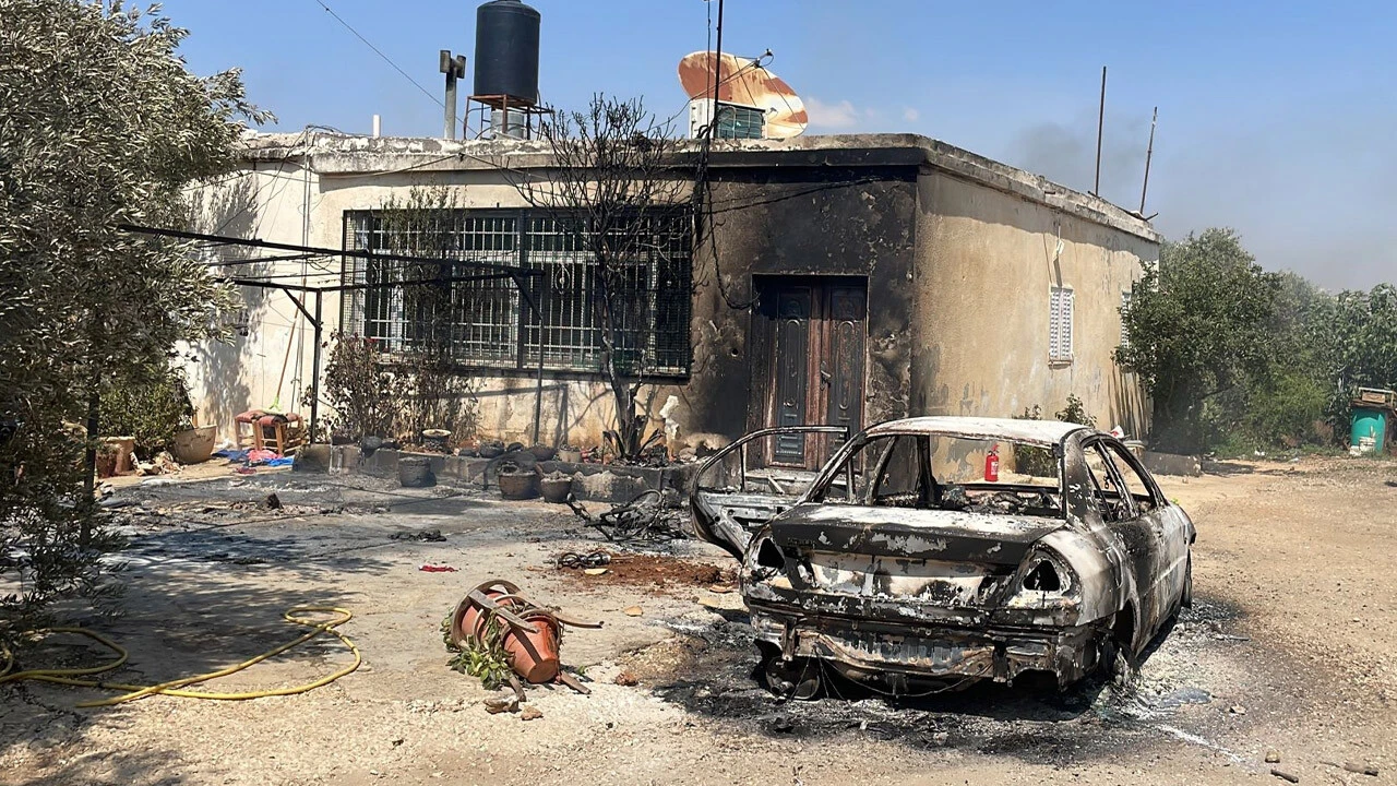 Fanatik Yahudiler işgal altındaki Batı Şeria'da terör estirdiler! Evleri arabaları ateşe verdiler