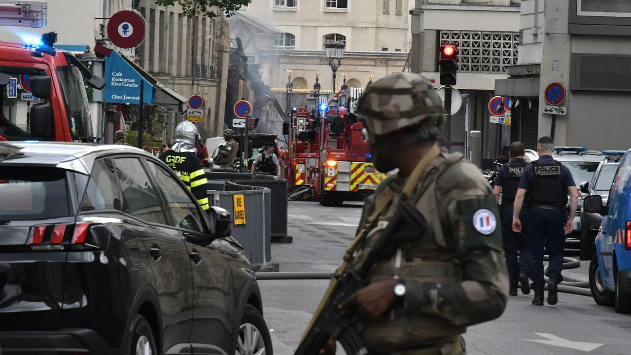 Paris'te korkutan patlama!