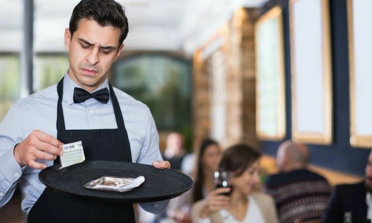 Restoranlarda şimdi de ‘kuver’ tartışması başladı! Zorunlu bahşiş olarak adisyona ekleniyor, hesabı gören şikayet ediyor