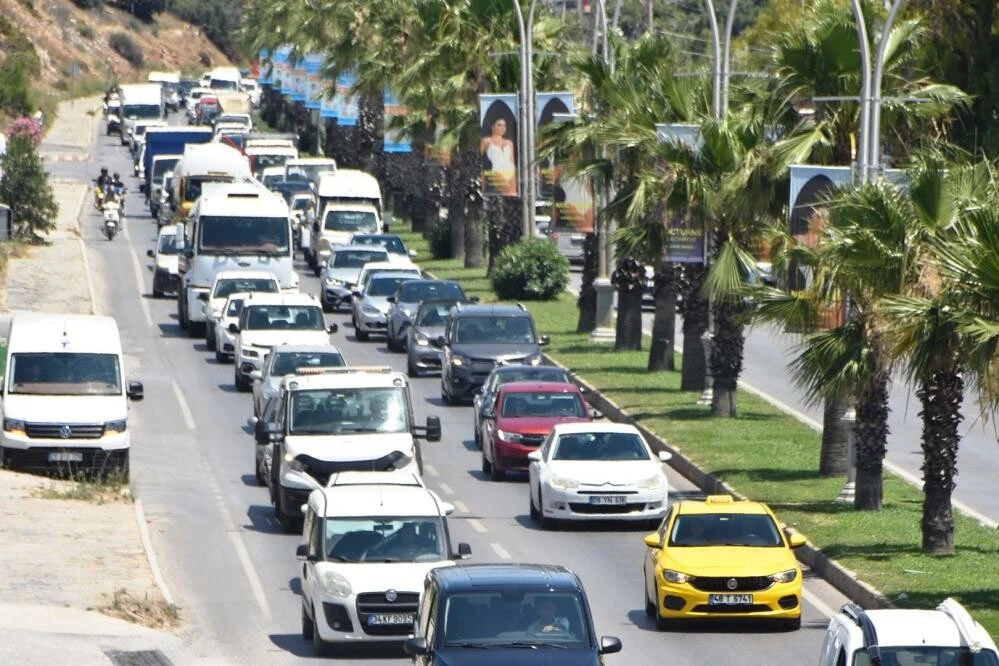 Bodrum’da trafik kilitlendi! 5 dakikalık yol 45 dakikaya çıktı