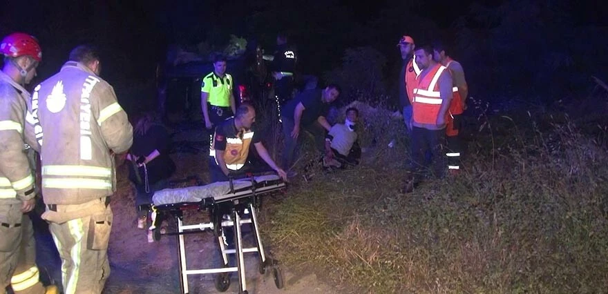 Kaçak göçmen dolu araç kontrolden çıkarak takla attı! Sürücü olay yerinden kaçtı, yaralılar ortada kaldı...
