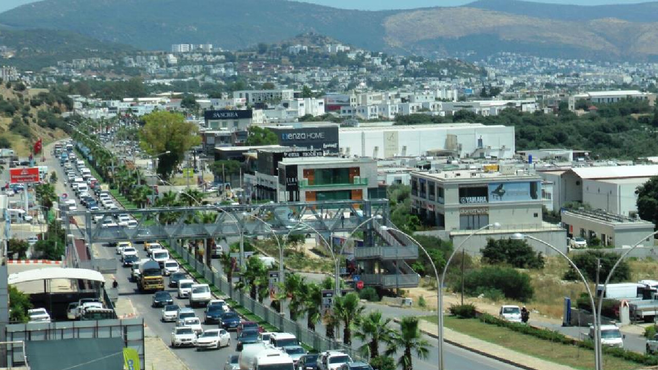 Bodrum’da trafik kilitlendi! 5 dakikalık yol 45 dakikaya çıktı