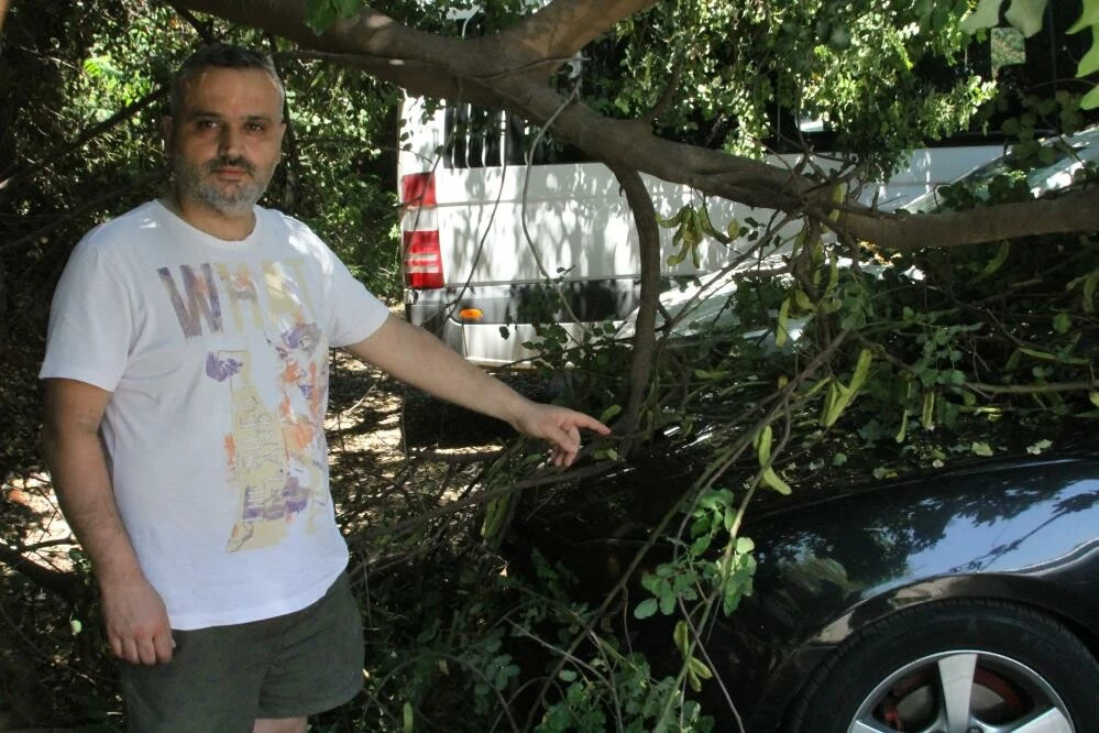 Tatilinin ilk günü zehir oldu! Denize girmek için aracını park etti geri döndüğünde gözlerine inanamadı