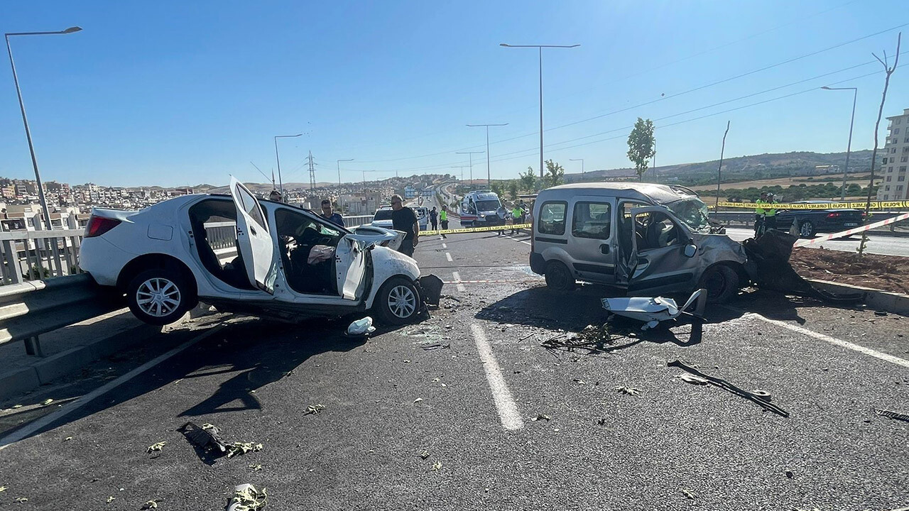 Şanlıurfa’da kahreden kaza! Otomobil ile hafif ticari araç çarpıştı