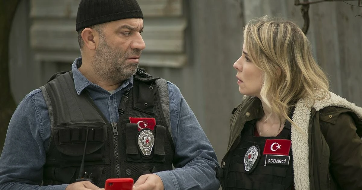 Yayından kalktığı konuşulan Arka Sokaklar geri dönüyor! Ancak başrollerden biri olmayacak