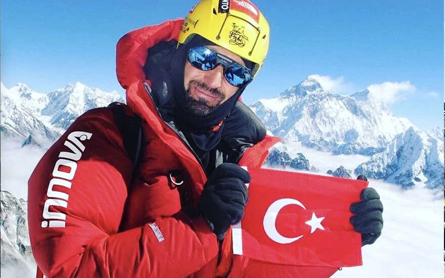 Milli dağcı Tunç Fındık tarihe geçti: Dünyadaki 45 kişiden biri oldu