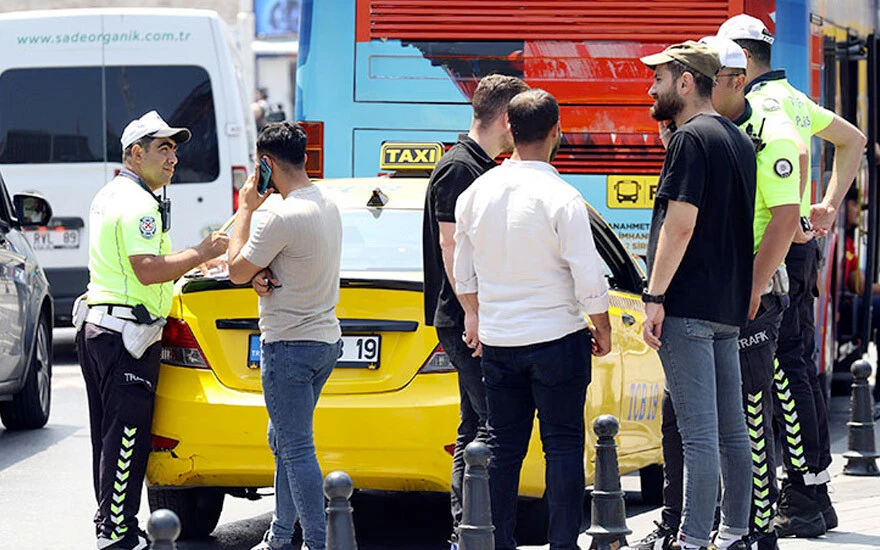 İstanbul'da taksimetre açmayan şoföre okkalı ceza: O anlar kamerada...