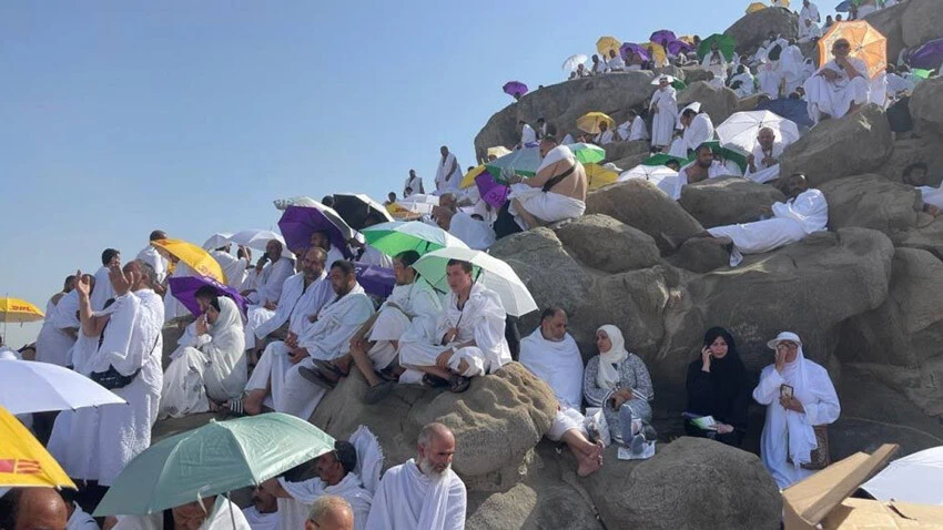 Hacı adayları Arafat'ta: Eller semaya açıldı, dualar yapıldı
