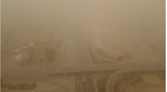 İran'ı kum fırtınası sardı bine yakın kişi hastanelik oldu!