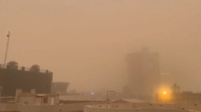 İran'ı kum fırtınası sardı bine yakın kişi hastanelik oldu!