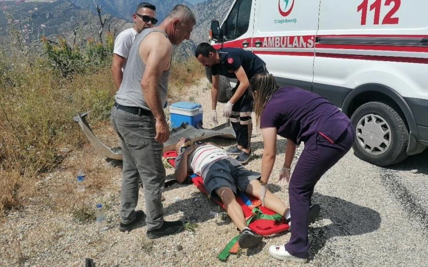 Antalya'da korkunç kaza! 30 metreden takla atarak yuvarlandı: Ölü ve yaralılar var