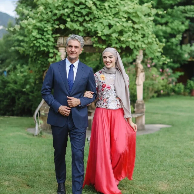 Güldür Güldür’ün Mesut’u nişanlandı! Gizemli gelinin güzelliği sosyal medyayı salladı…