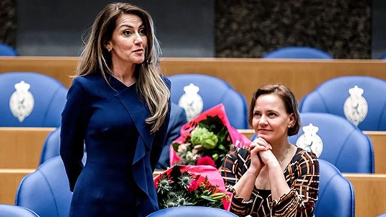 Hollanda'da Türk kökenli bakandan başörtüsü düşmanlığı! Polislerin kullanması yasaklandı