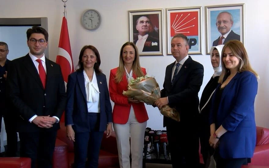 AK Parti ile CHP heyeti arasında gergin bayramlaşma: Konu seçime gelince tansiyon yükseldi