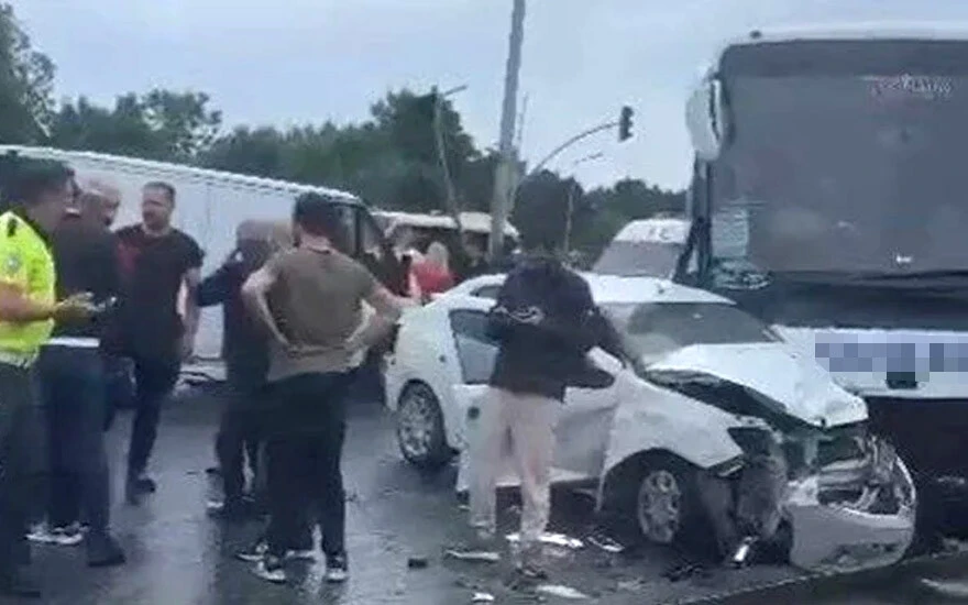 Son dakika! İstanbul Arnavutköy'de feci kaza: Yolcu otobüsü ters yöne daldı