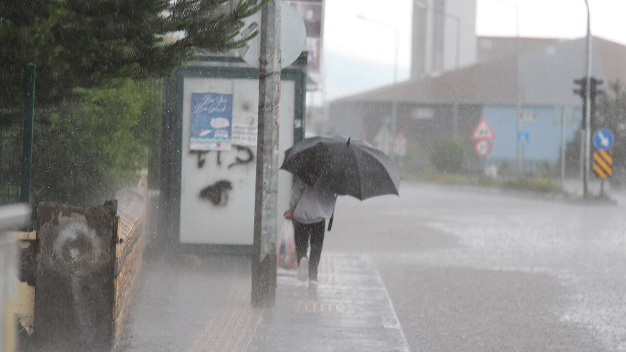 Kurban Bayramı’nın 2’nci gününde sağanak ve fırtına alarmı! Meteoroloji son raporunda uyarıları sıraladı