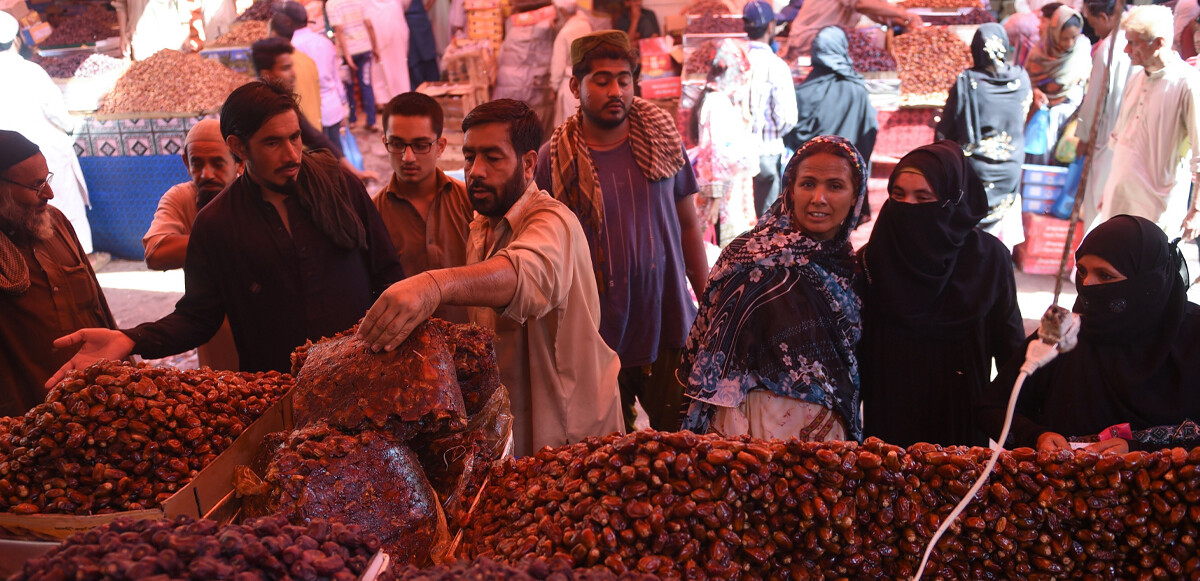 Pakistan ekonomisi uçurumun eşiğine geldi, çareyi IMF ile anlaşmakta buldu