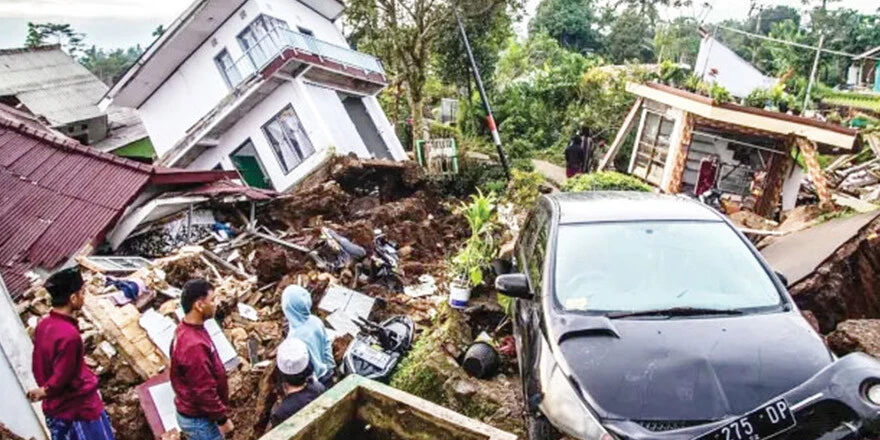 Endonezya’da 6.4 büyüklüğünde deprem