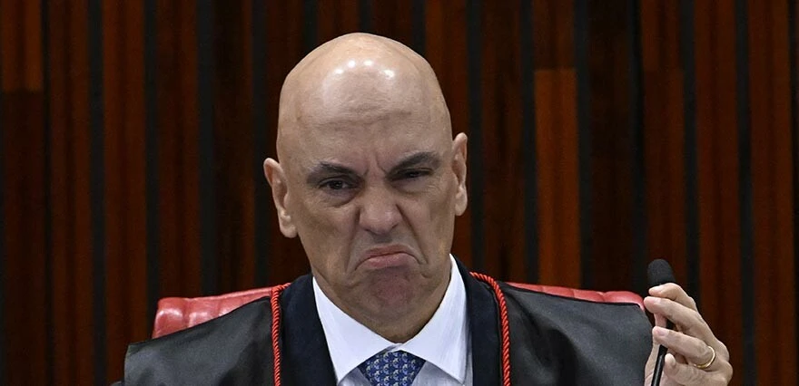 Brezilya eski lideri Bolsonaro’ya siyasi yasak geldi!