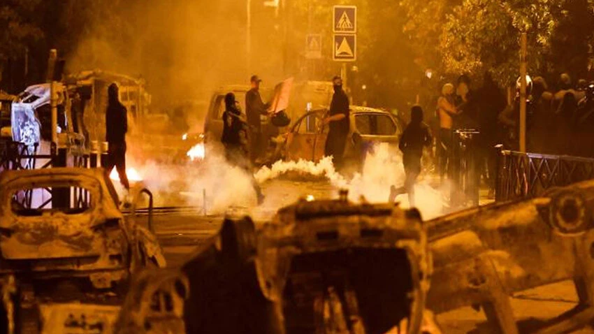 Fransa yangın yeri: 10 kentte sokağa çıkma yasağı