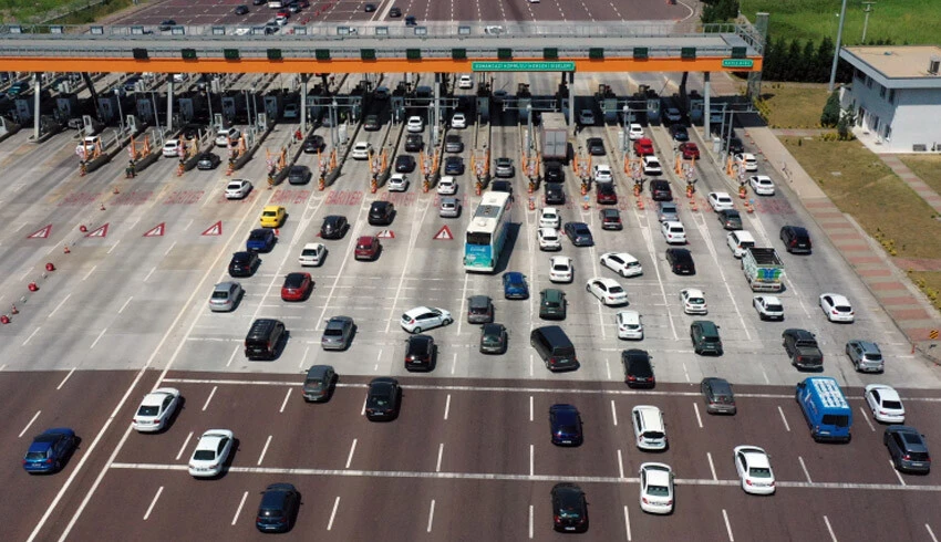 Bayram tatilinin son gününde yollarda yoğunluk yaşanıyor