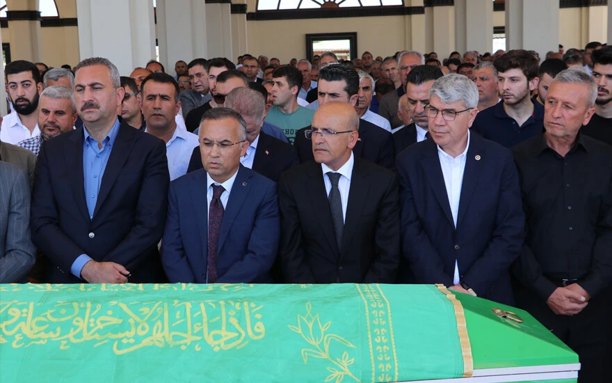 Fatma Şahin Babasını kaybeden <a href=