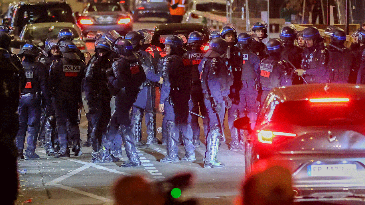 Paris'te sular durulmuyor! Belediye Başkanı'nın evine saldırı düzenlendi