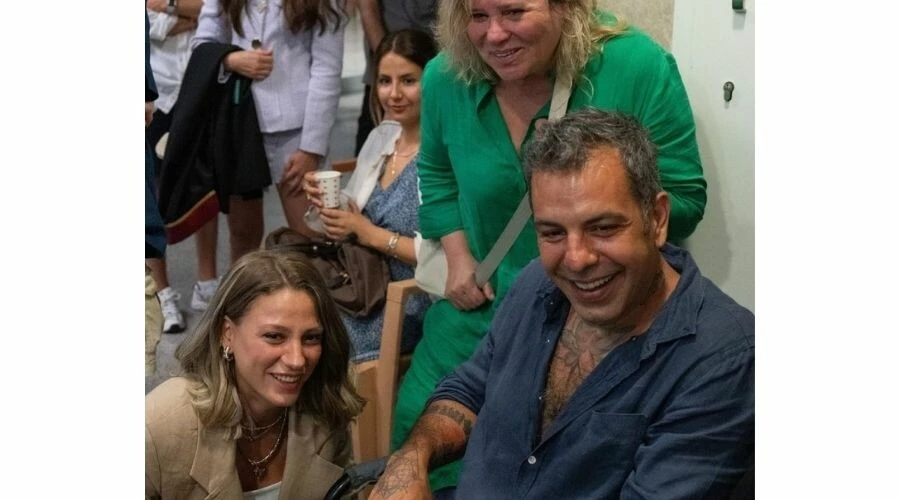 Serenay Sarıkaya yeni dizisinden ilk kareyi yayınlandı, herkes tek bir şeye odaklandı